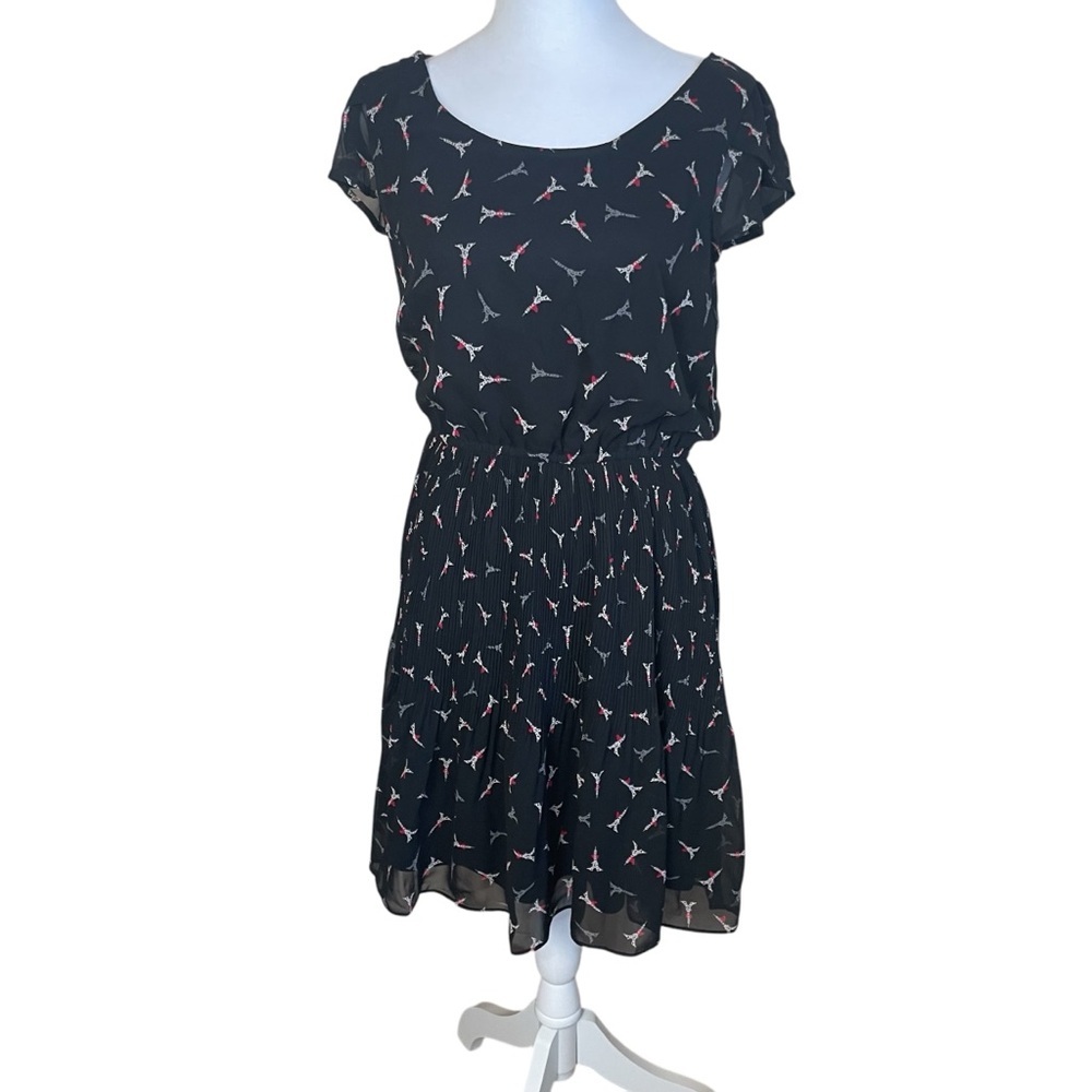 Elle Dress Size M Juniors Chiffon Black Cap Sleeve Semi Pleat Eiffel Tower Paris
